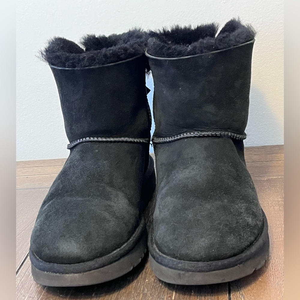 UGG Bailey Bow Crystal Boots Womens size 7 - Picture 2 of 11
